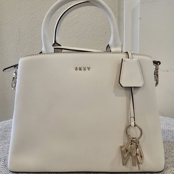 DKNY PURSE - Picture 14 of 16
